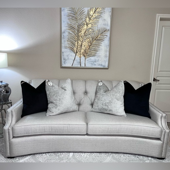 1-NWT CALLISTO HOME VELVET BOUCLE DECORATIVE PILLOW Read descriptions for detail - Picture 5 of 17